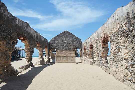Read more about the article Exploring Dhanushkodi: Your Ultimate Travel Guide
